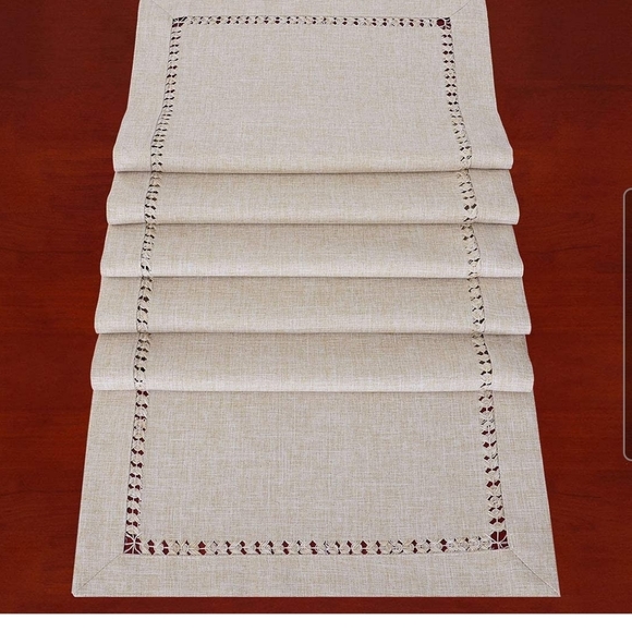 🥏 Long Table Runner - Picture 2 of 7